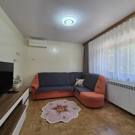 Apartmaji I&e 公寓 塞扎纳