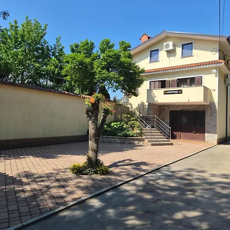Apartmaji I&e * 塞扎纳