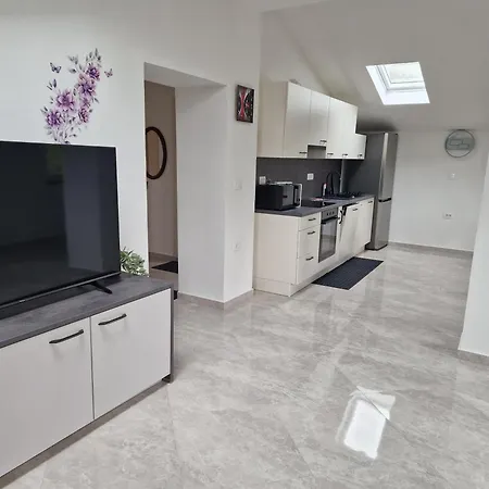 Apartmaji I&e 塞扎纳